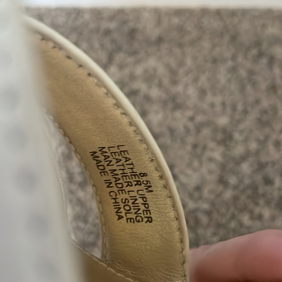 Lilly Pulitzer Alana Sandals! - Picture 9 of 12